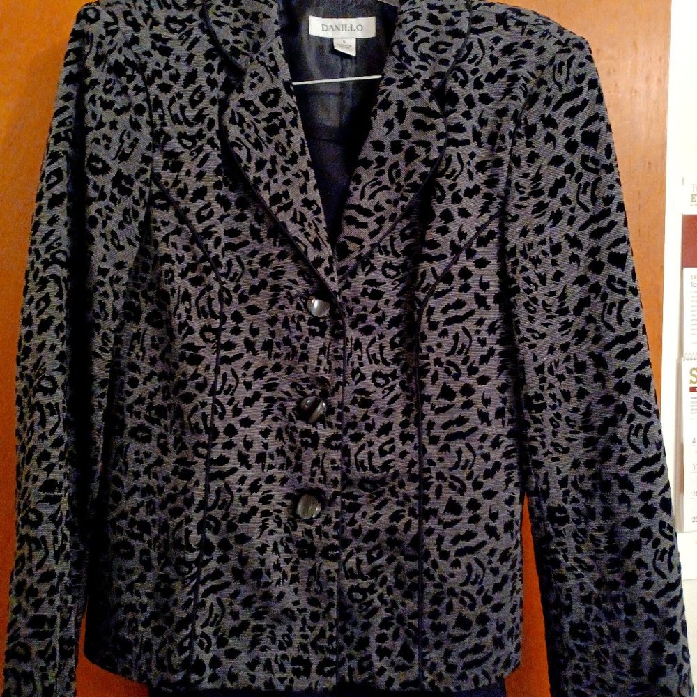 Womens business suit w/ skirt